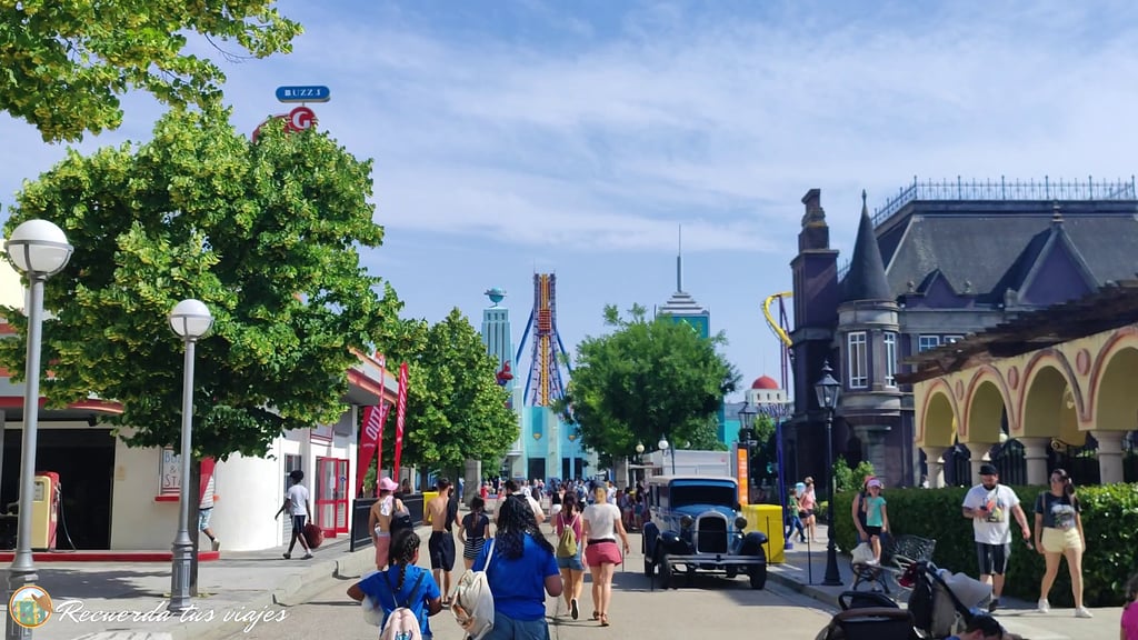 DC Super Heroes World