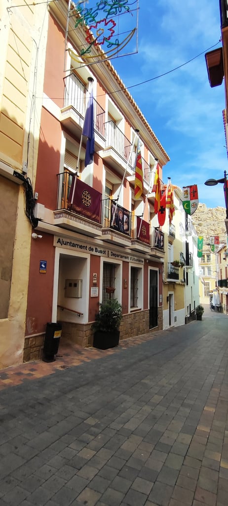 Ayuntamiento de Busot - Visitar Busot y las Cuevas del Canelobre