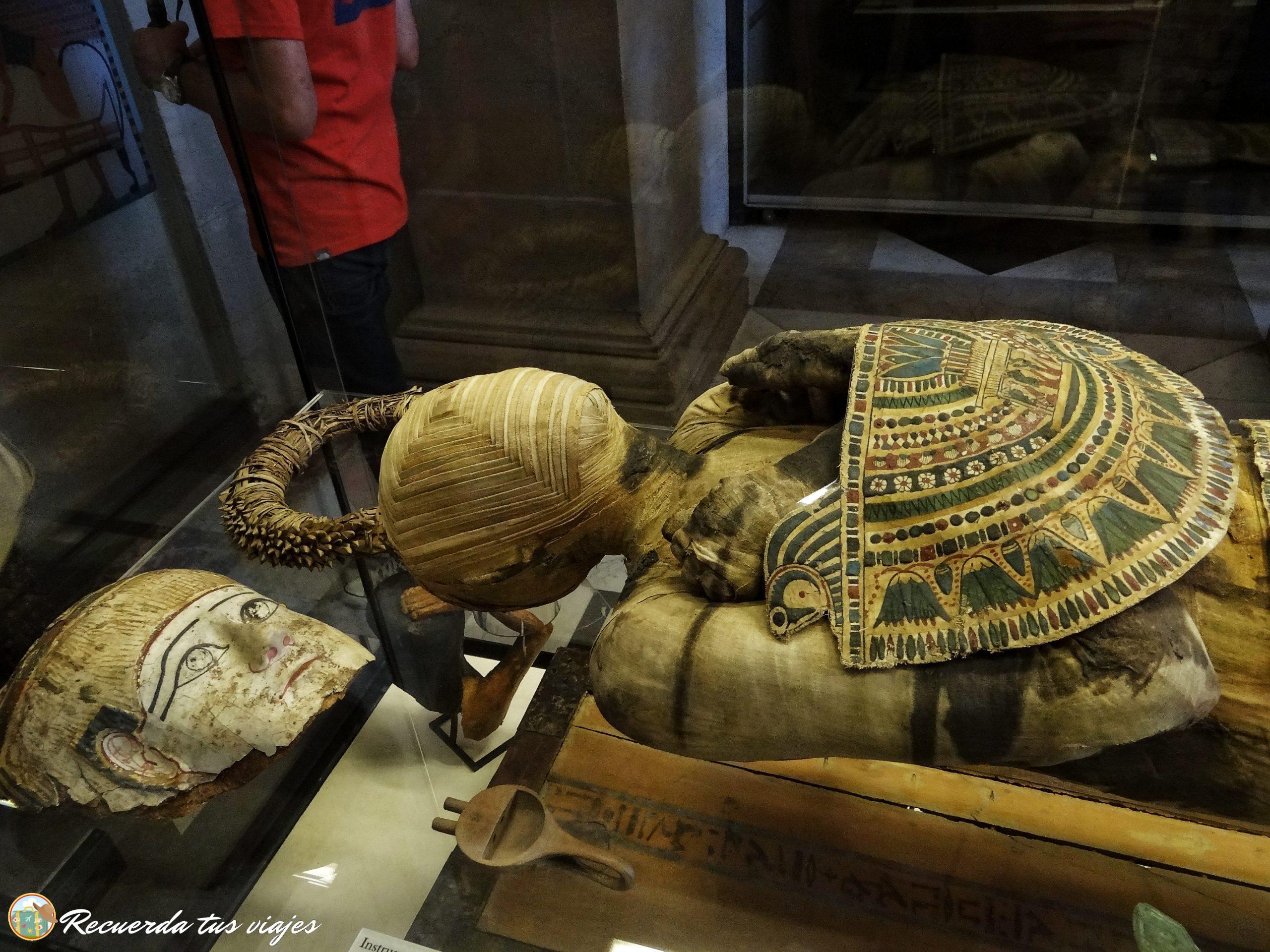 3 horas en el Museo del Louvre - La momia de hombre