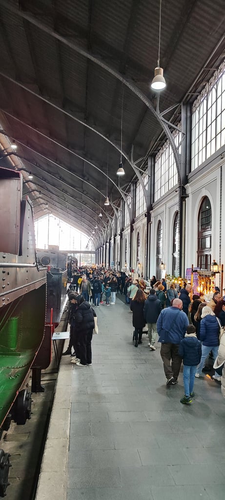 Puestos y trenes - Mercado de Motores de Madrid en familia
