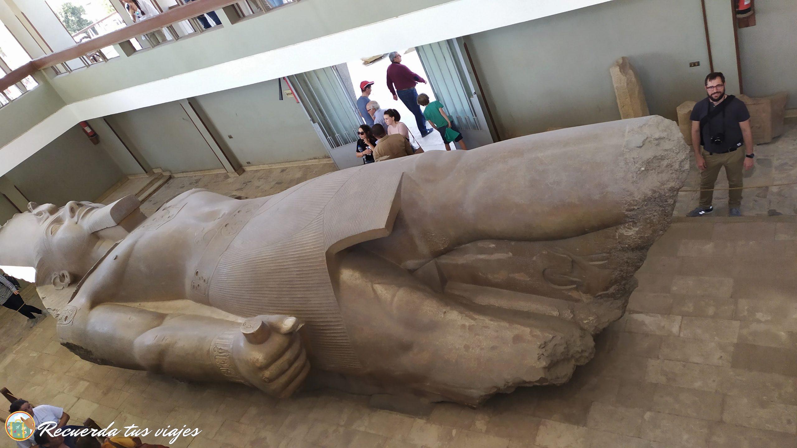 Coloso de Ramsés II en Memphis