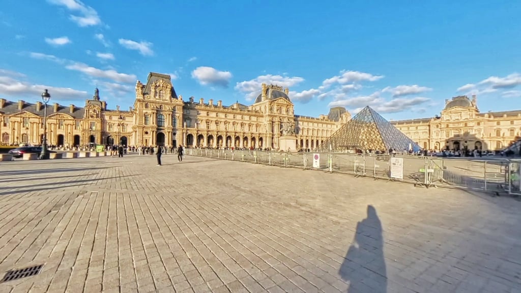 Vista del Museo del Louvre - Tour exprés de 6 horas en París