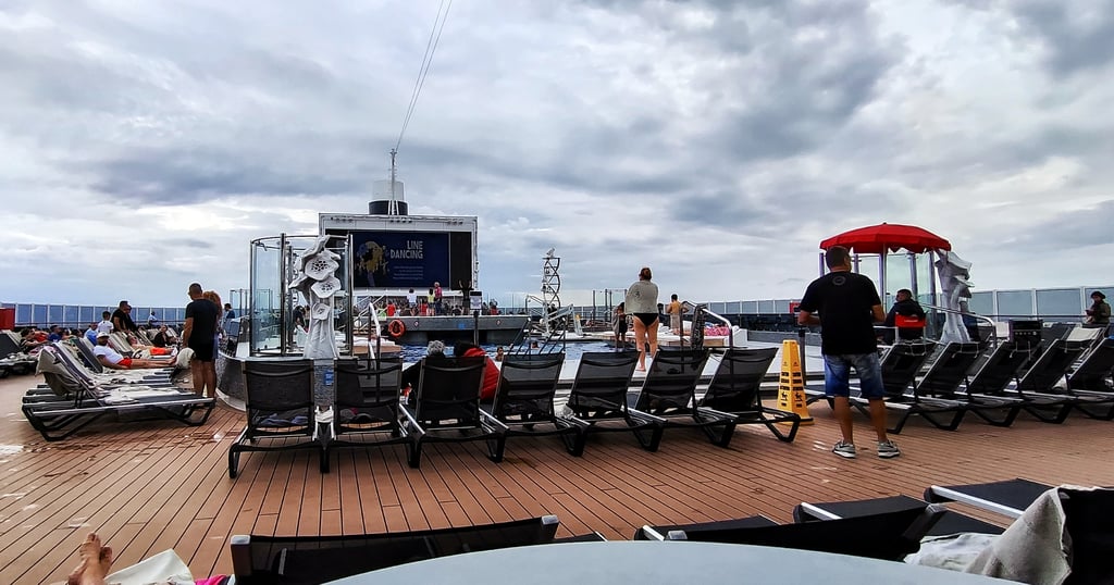 Piscina de cubierta - 7 días de crucero por el Mediterráneo en el MSC Seashore