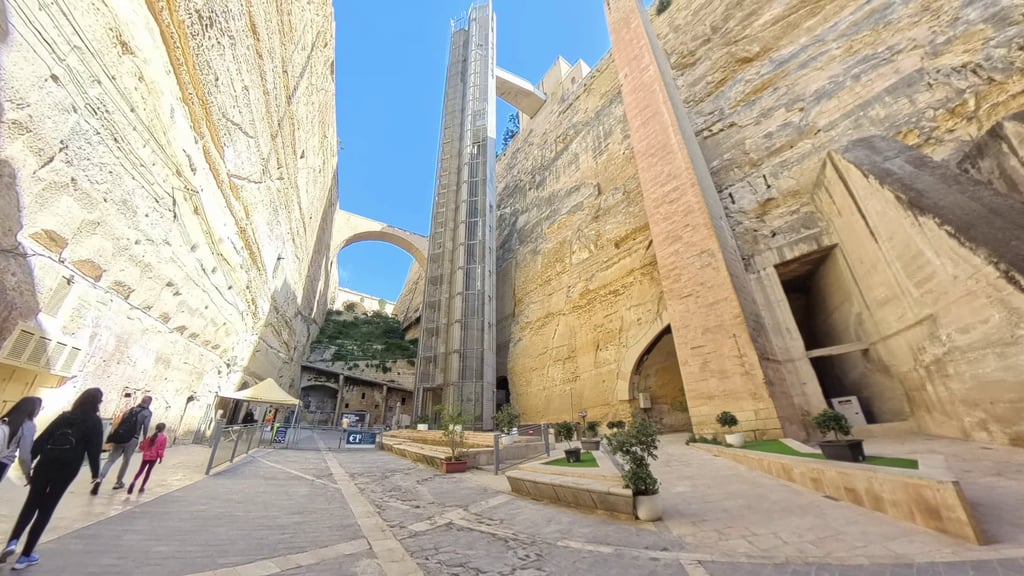 Ascensor de Barrakka - Qué ver en La Valeta en 1 día para cruceristas