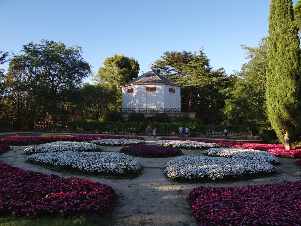El casino de baile - Visitar el El jardín del Capricho en Madrid