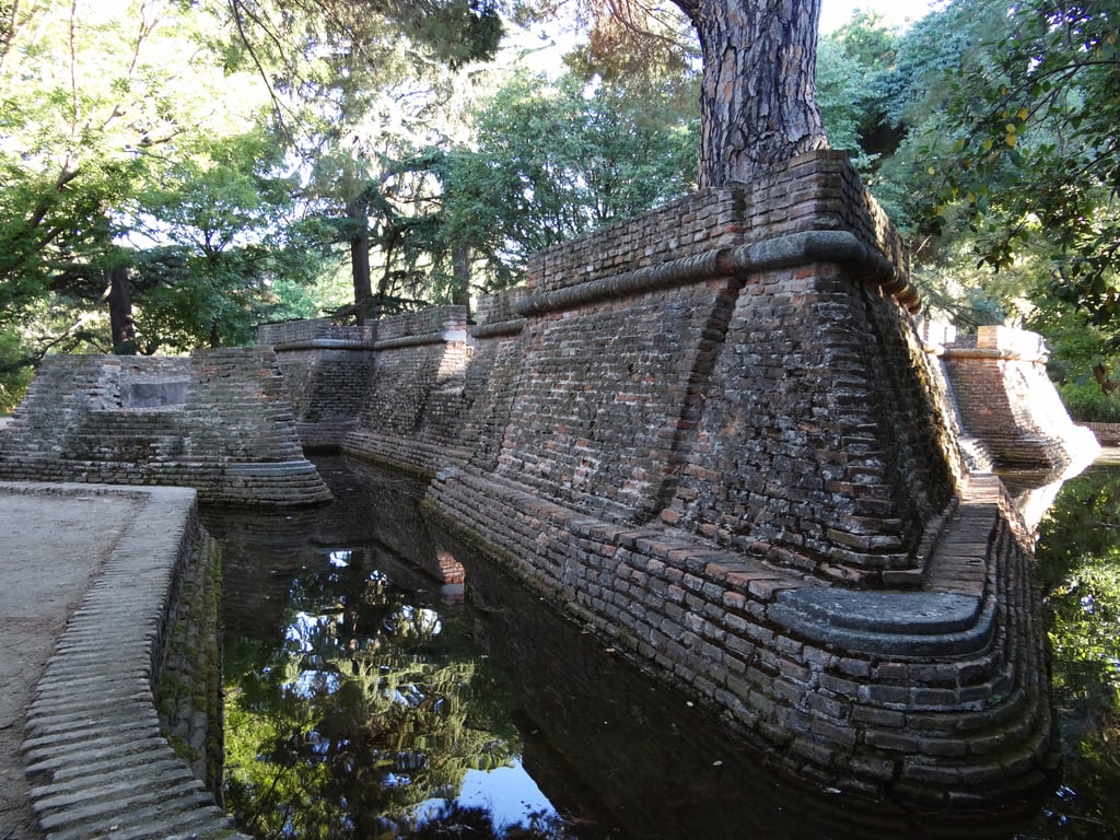 Fortín - Visitar el El jardín del Capricho en Madrid