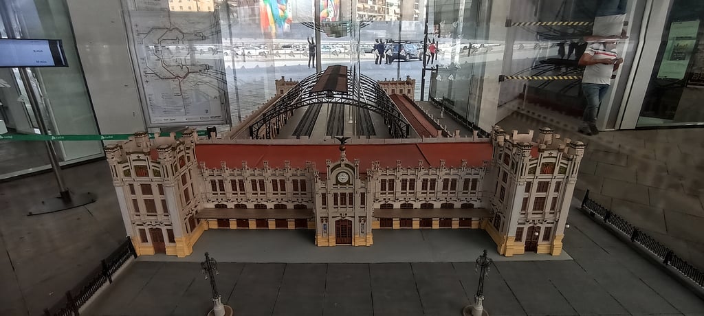 Maqueta de la estación del Norte de Valencia - Cómo viajar en Renfe con niños