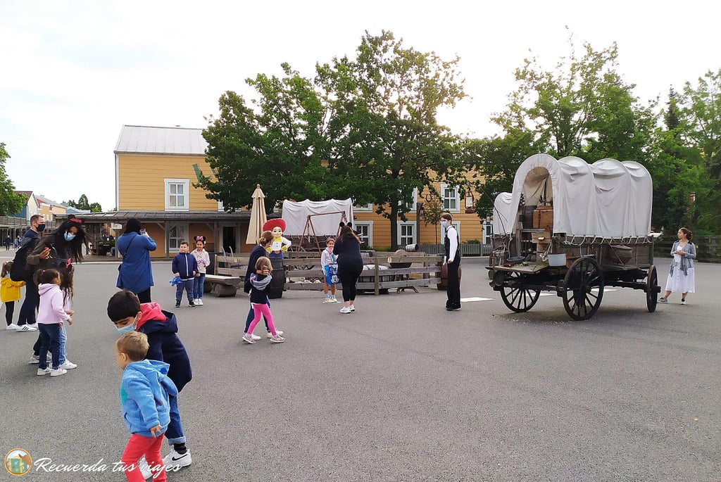 Encuentro con personajes en el hotel Cheyenne