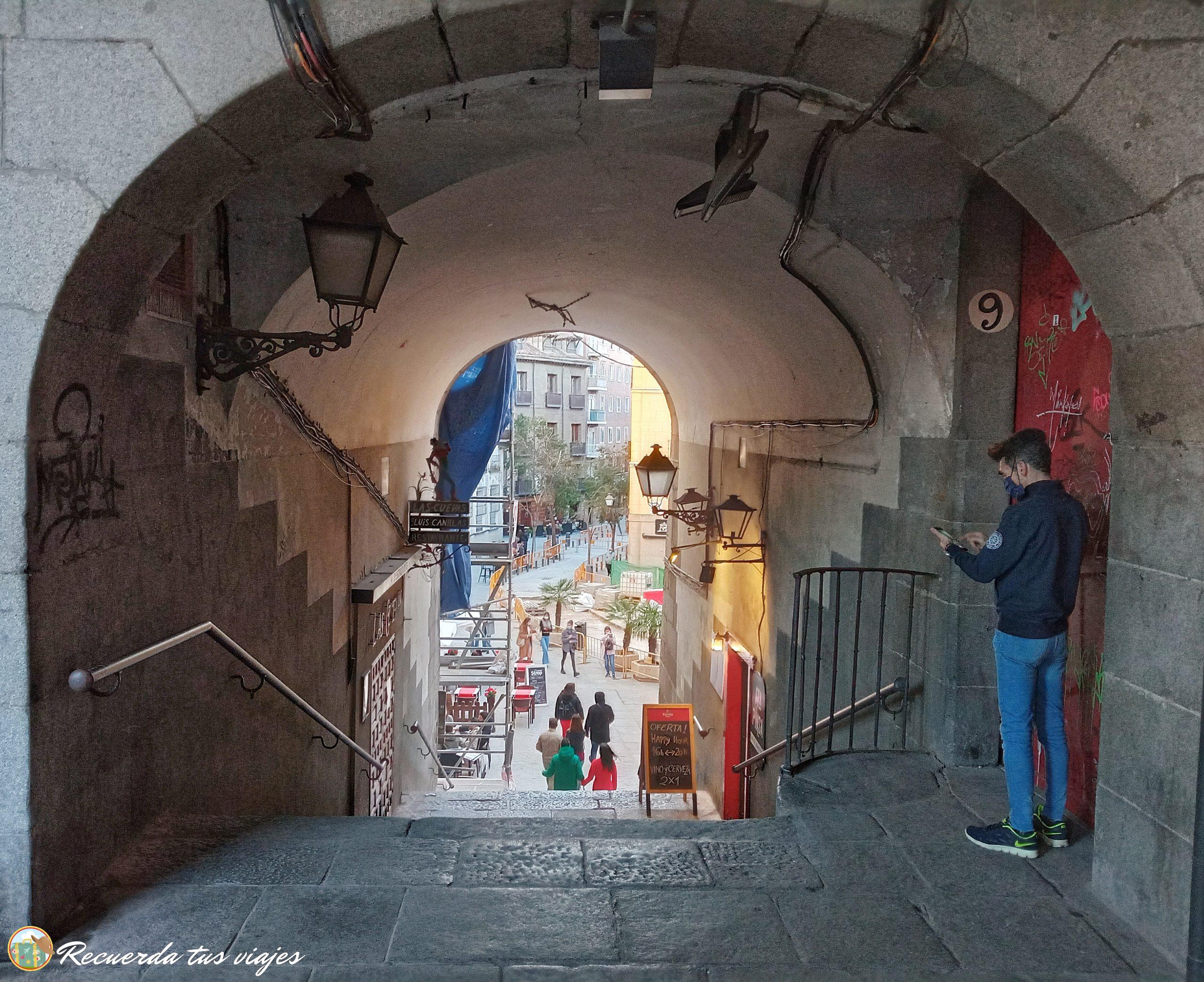 Escaleras del arco de Cuchilleros