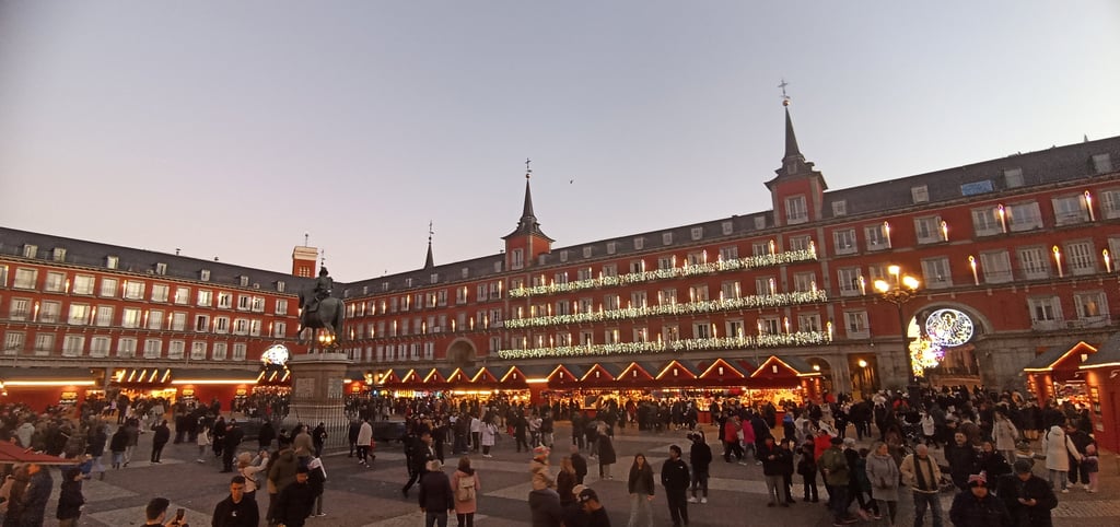 Plaza Mayor Iluminada - Mercados de navidad en Madrid