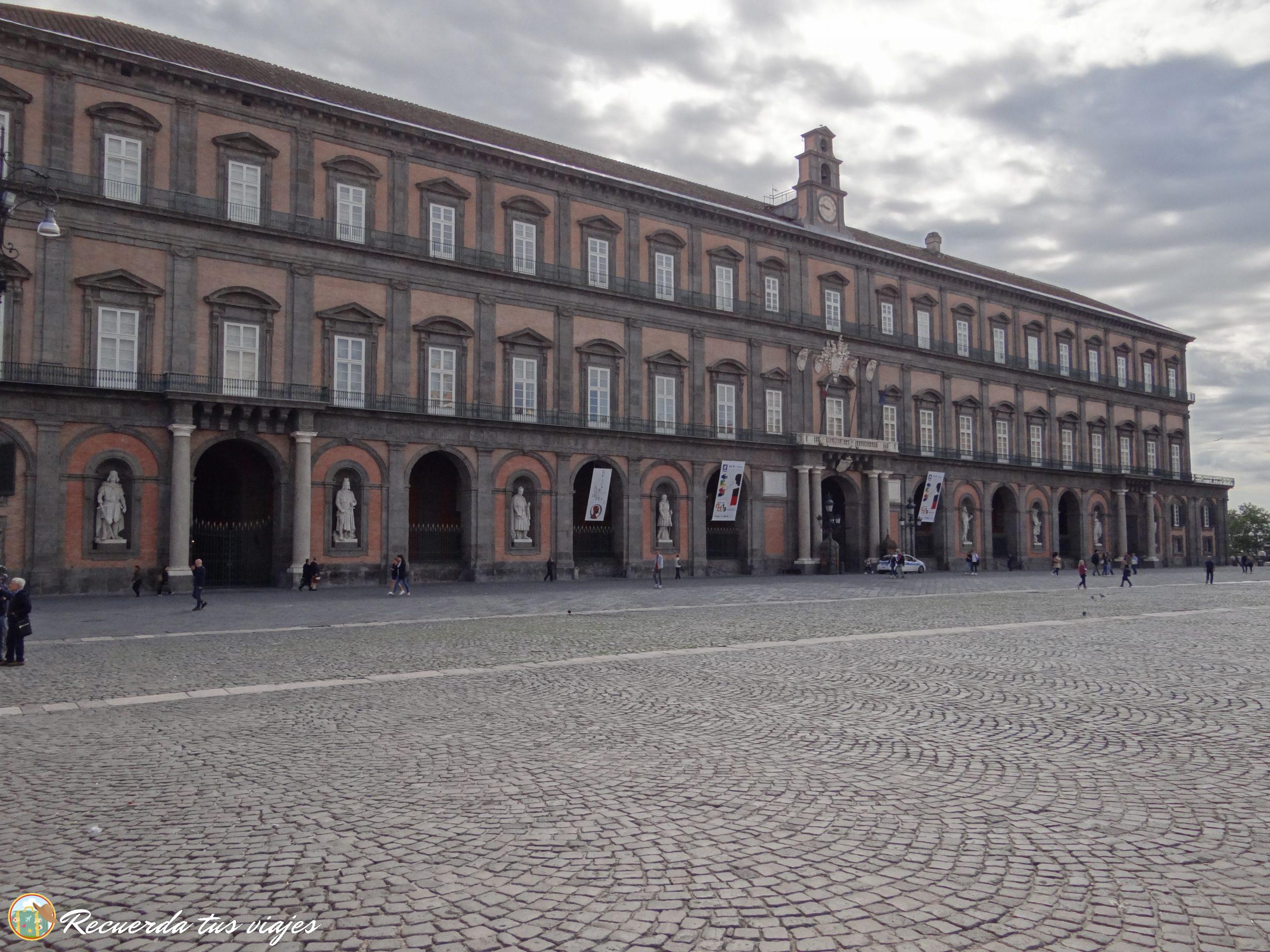 Palacio Real Nápoles - Visitar Nápoles en un día desde el crucero