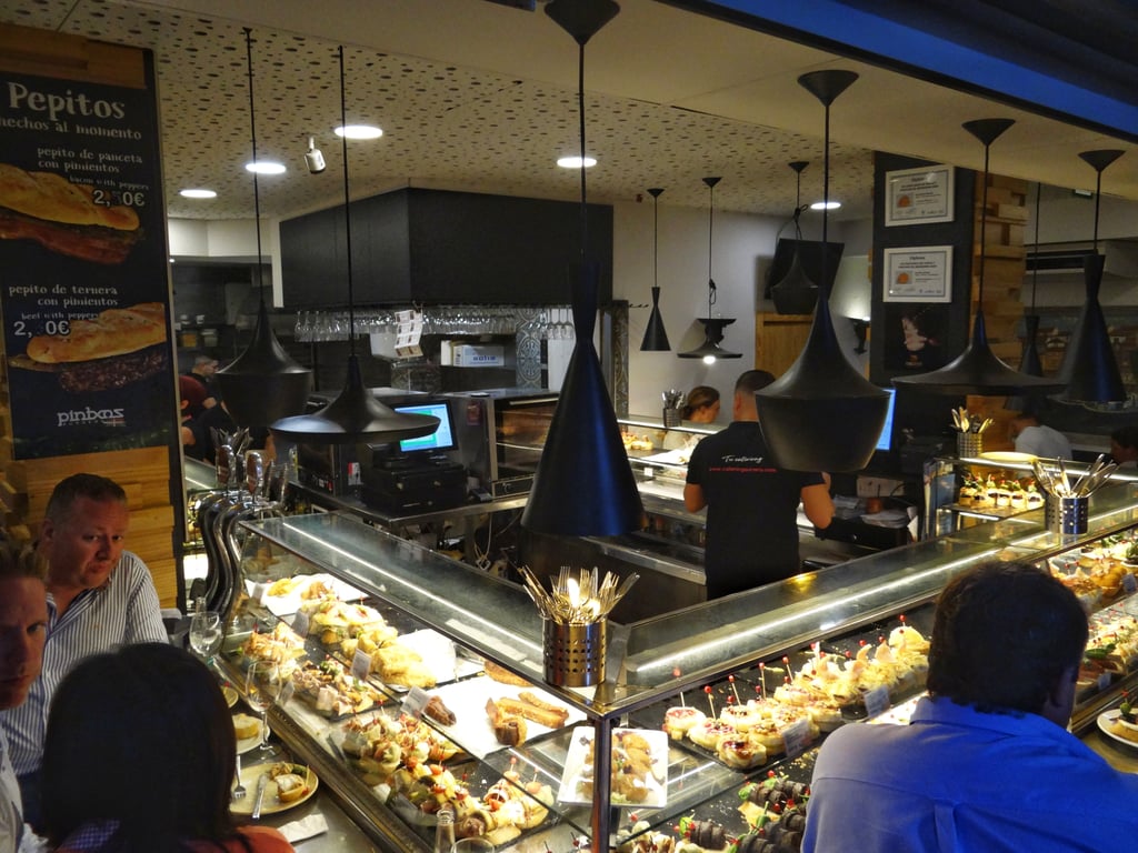 Pintxos en la zona de los vascos - Qué ver en Benidorm en familia