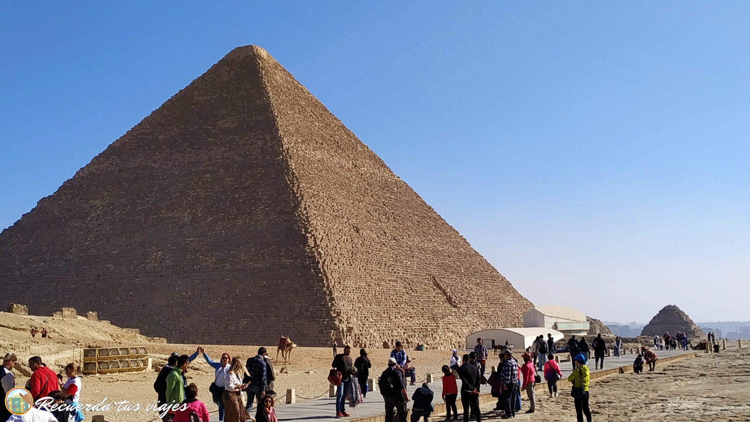 Organiza tu viaje a Egipto - Pirámide de Keops desde atrás