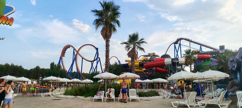 Zona de toboganes - Qué ver en el Parque Warner Beach