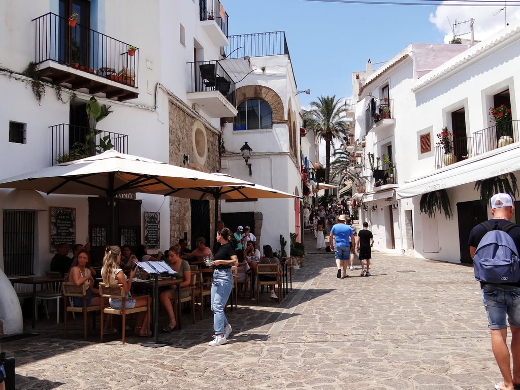 Plaza de Vila - Qué ver en Ibiza desde un crucero en 1 día