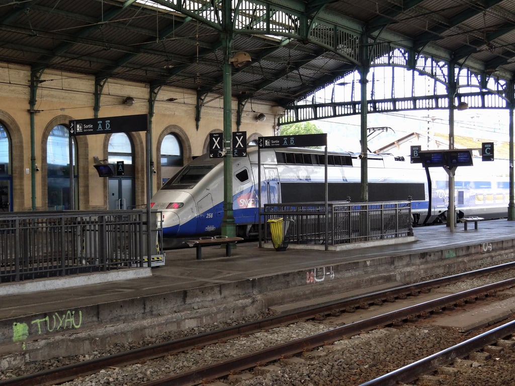 Tren llegando a la estación