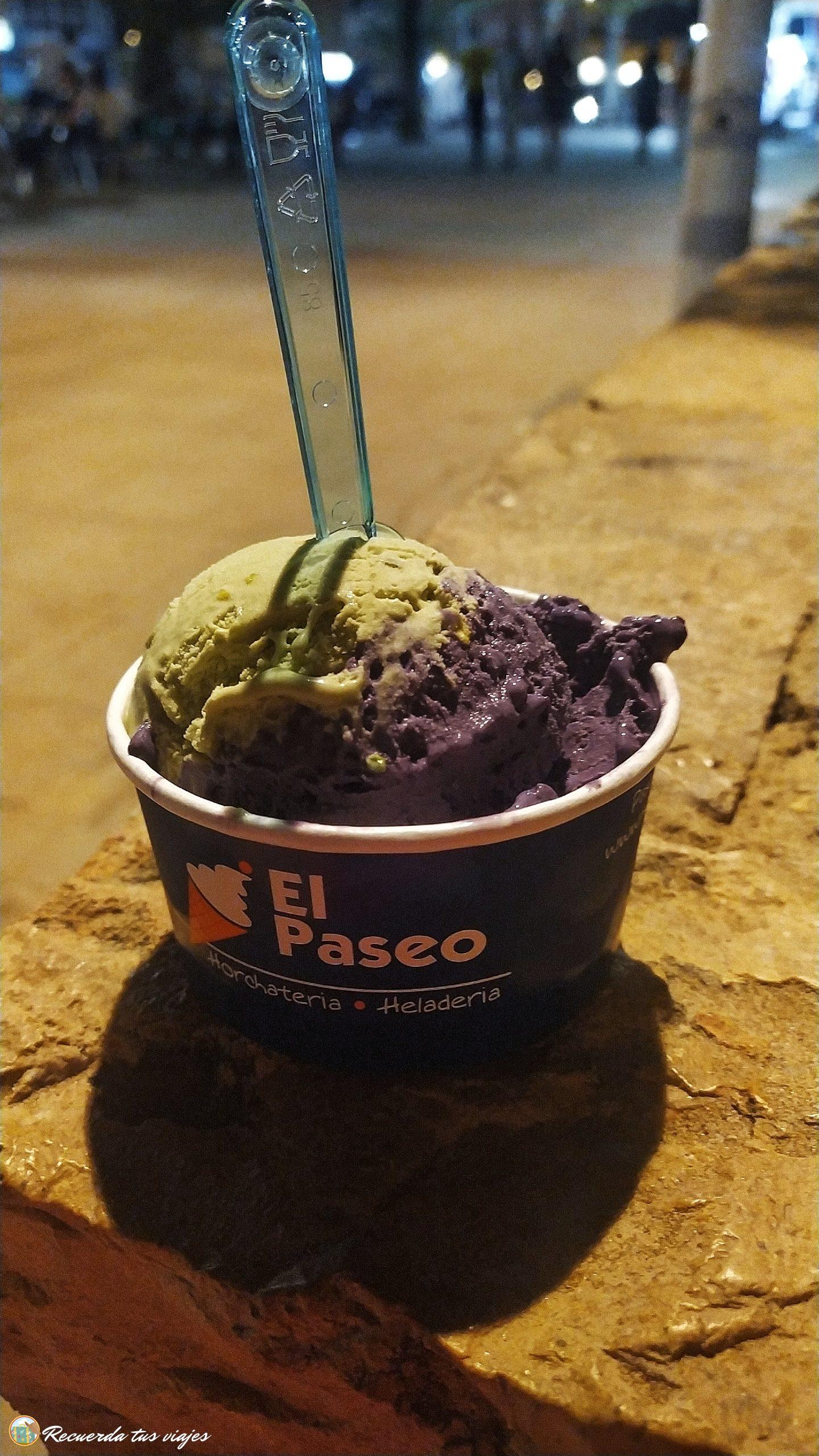 Helado de pistacho y mora de la Horchatería El Paseo