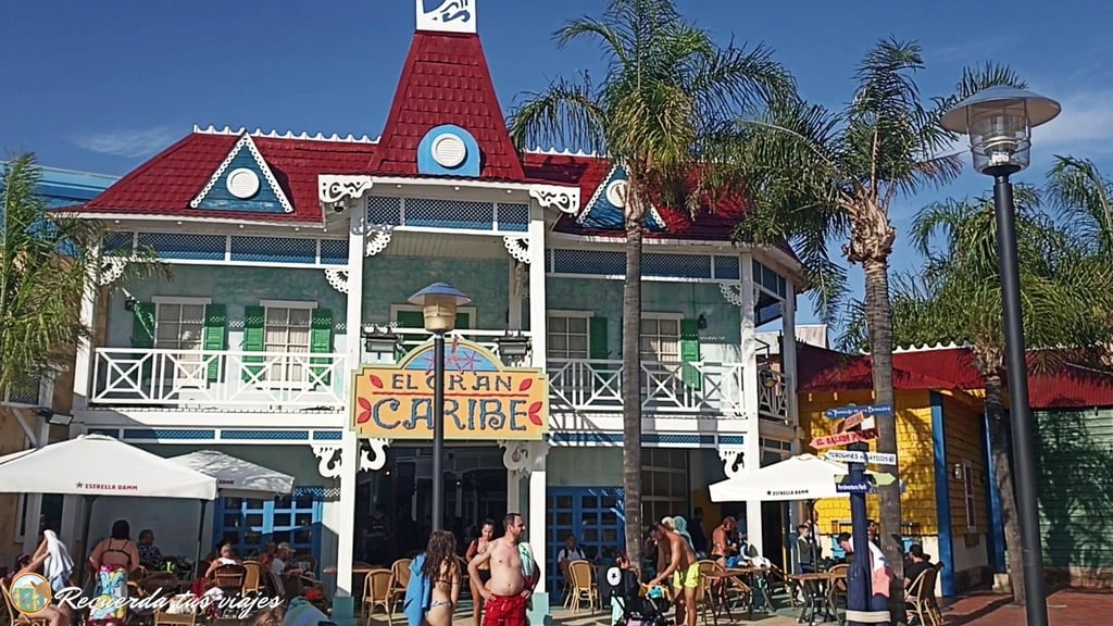 Gran Caribe - Zona Indoor, taquillas y baños - Qué hacer en PortAventura Caribe Aquatic Park