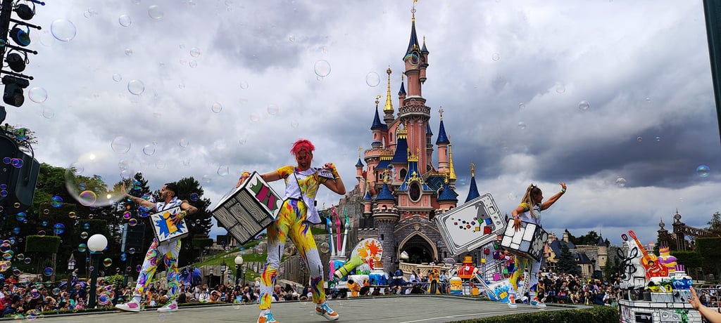 A Million Splashes of Colour - Los espectáculos de Disneyland París