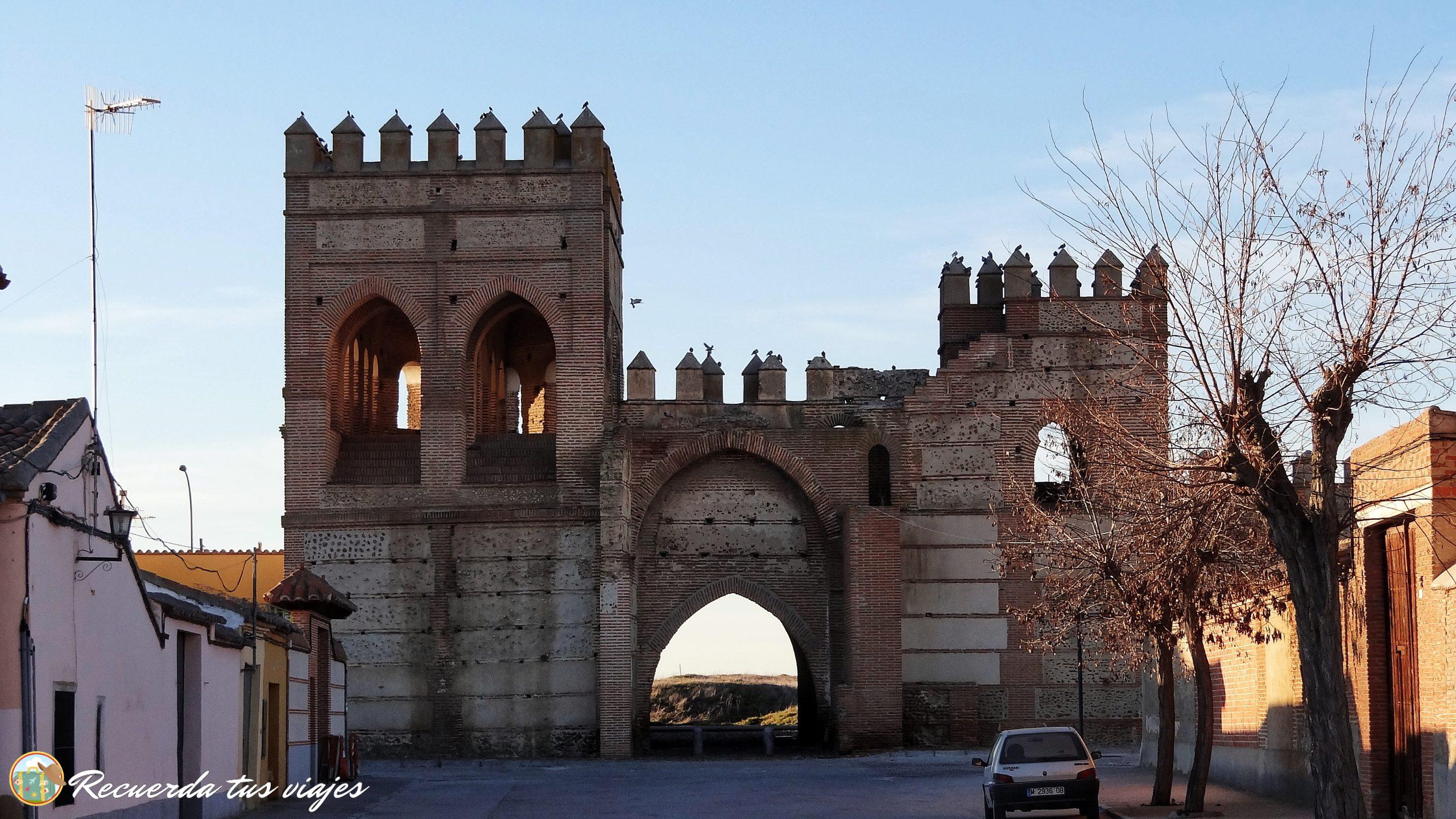 Puerta de la muralla de Madrigal de las Altas Torres