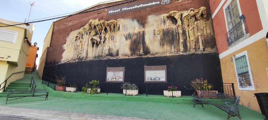 Mural de las Cuevas - Visitar Busot y las Cuevas del Canelobre
