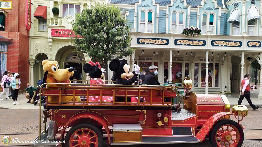 Personajes por el parque