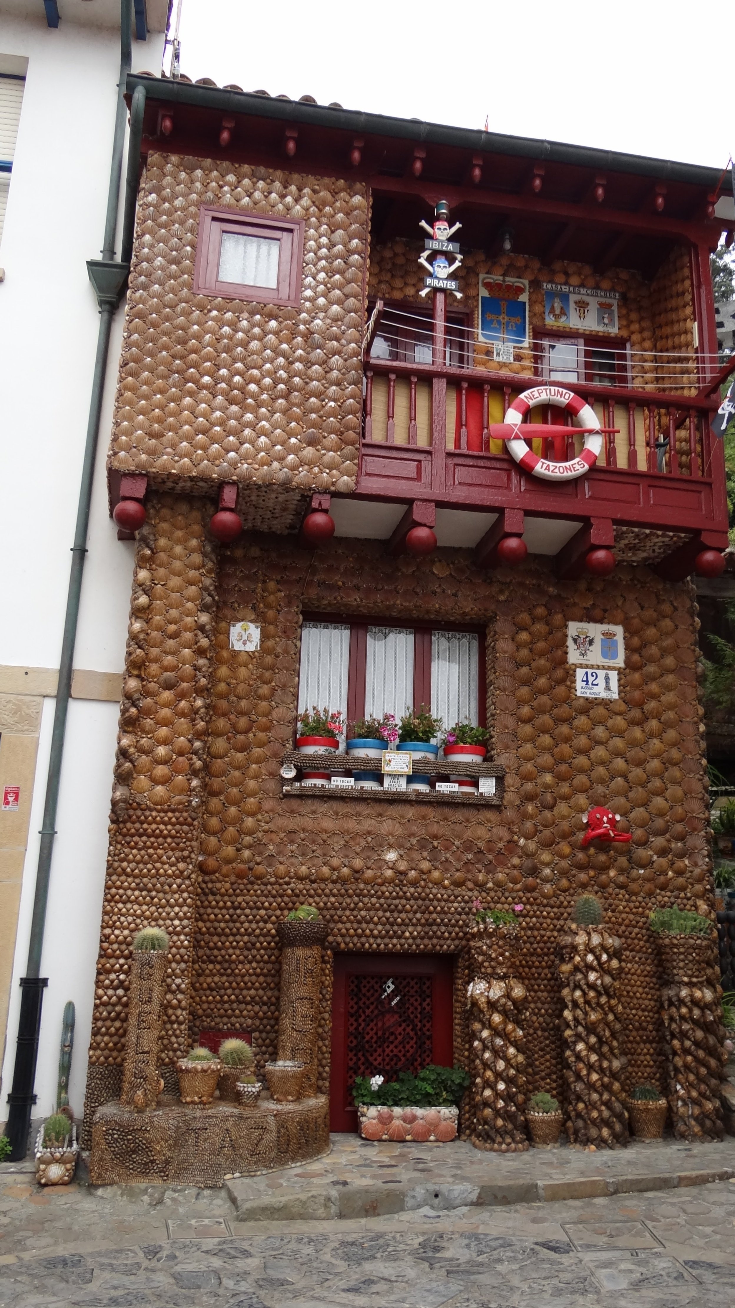 Tazones - Casa de las Conchas - Barrio de San Roque - La Comarca de la sidra en Asturias