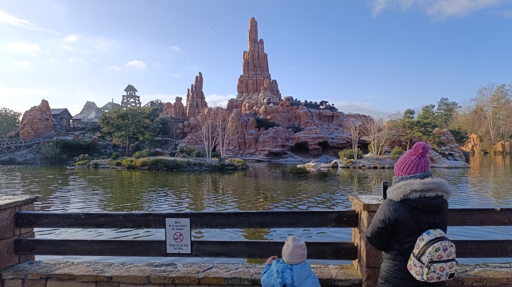 Big Thunder Mountain con nieve