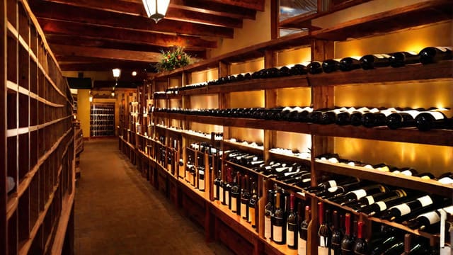 Por Wine House Louisville Co
