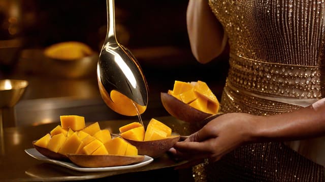 How To Cut A Champagne Mango