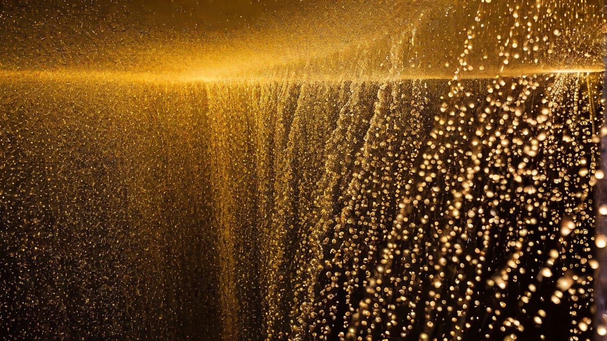 How To Spray Champagne