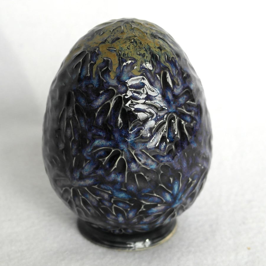 18-00 Textured dragon's egg (Free UK postage)