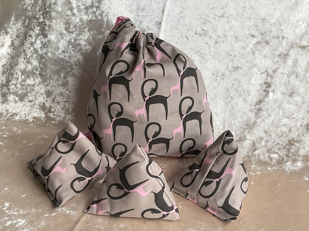 LIITTLE GIRAFFE 3  LITTLE BEAN BAGS RICE FILLED THROWING OR JUGGLING GAME & BAG