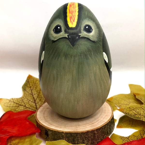 Goldcrest hand painted wooden egg ornament 