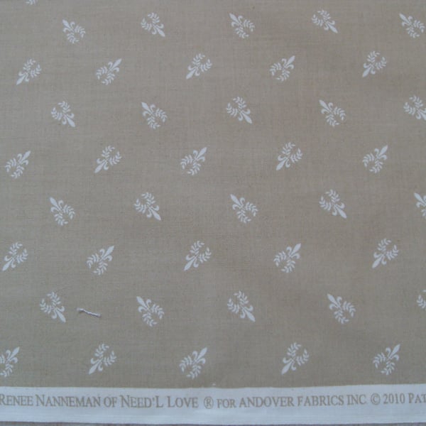 Fat Quarter Makower Beige Fleur de Lys Cotton Fabric