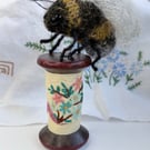 Bobbinbee - Knitted Bee on a vintage wooden bobbin