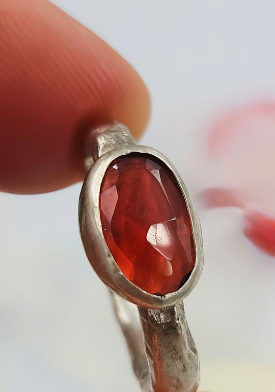 Textured Silver Ring with Faceted Garnet Slice : Size K