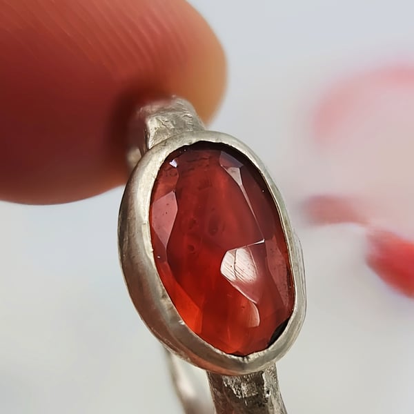 Textured Silver Ring with Faceted Garnet Slice : Size K