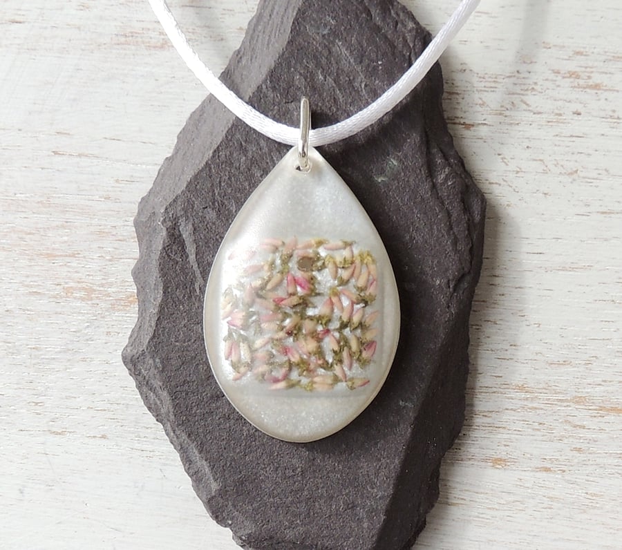 White Heather Necklace (801a)