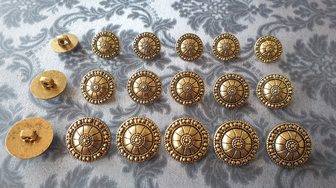 18mm 28L Decorative buttons Antique Gold Light weight