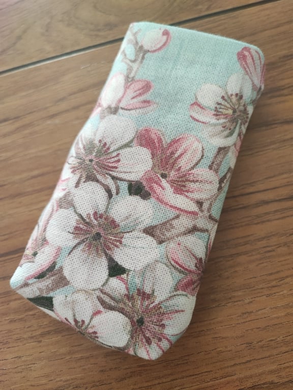 Tissue Holder Blue with Pink and White Flowers