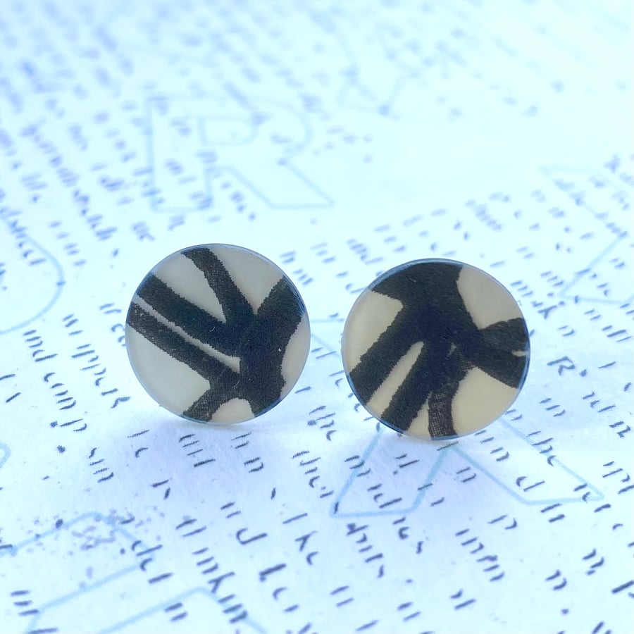 Recycled plastic monochrome abstract circle disc stud earrings