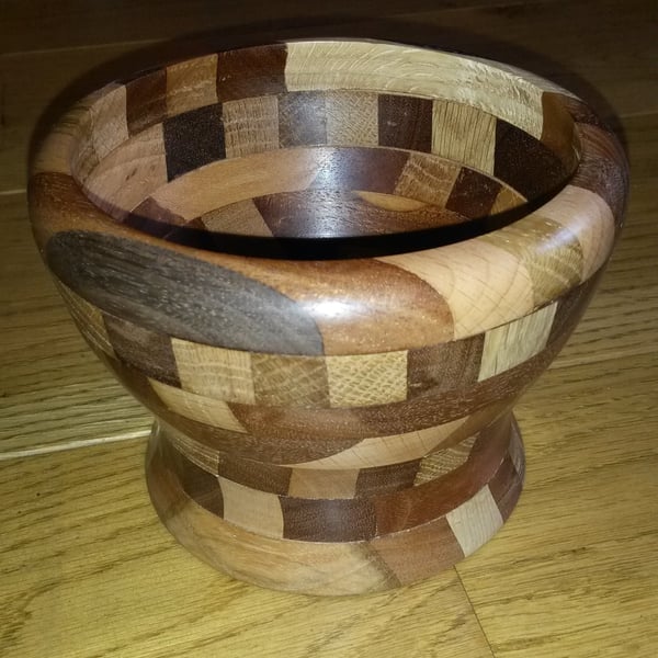 Random composite bowl, app 15 x 15 cm