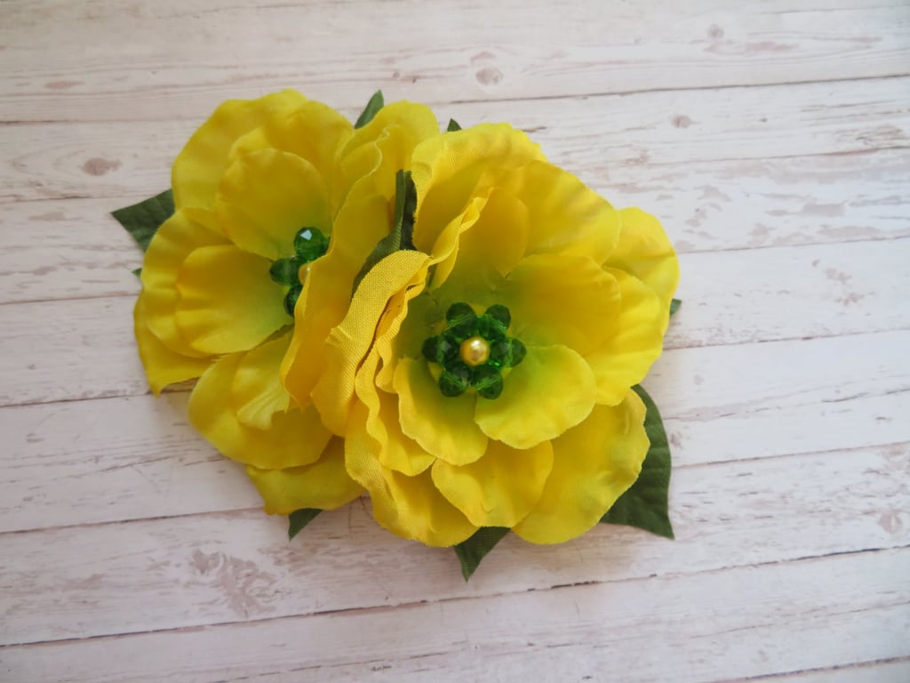 Bright Canary Yellow Rose Flower & Green Leaves Vintage Regency Style Hair Comb