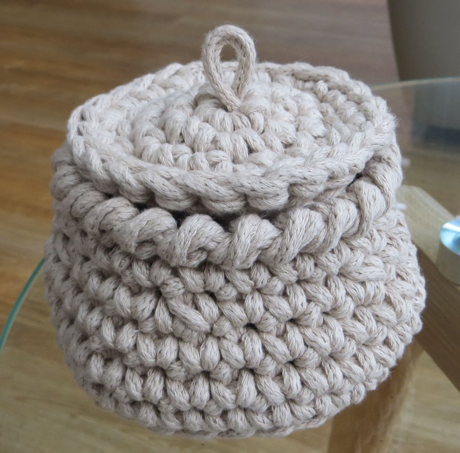 Crochet container with lid, desk tidy, small lidded pot