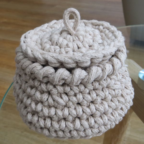 Crochet container with lid, desk tidy, small lidded pot