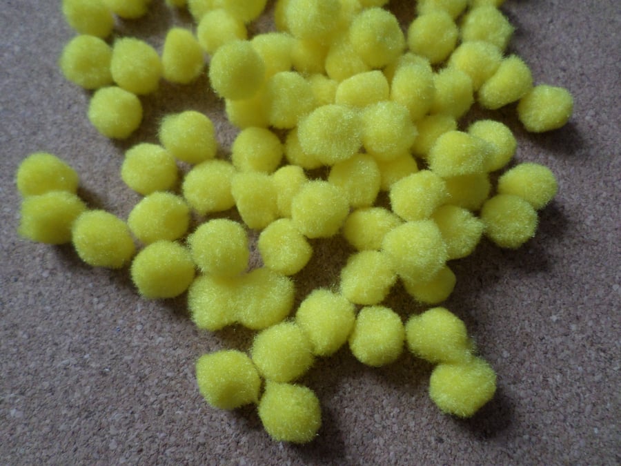 50 x Mini Wool Craft Pompoms - 12mm - Yellow 