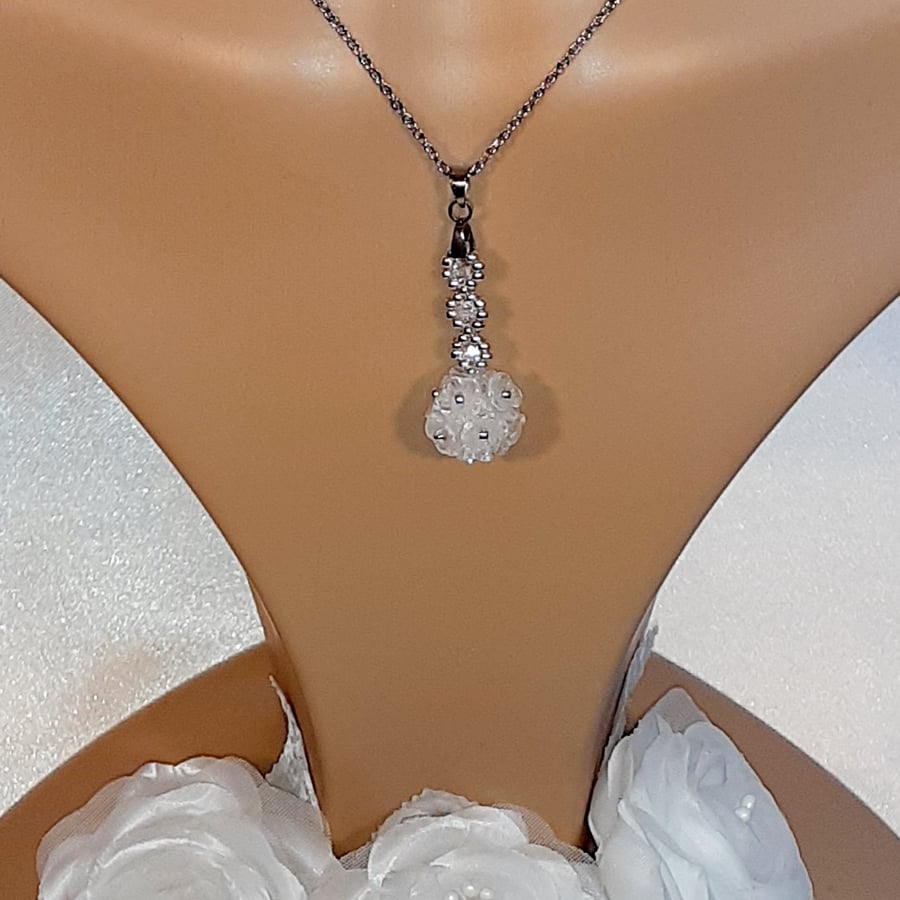 Pendant – Daisy Ball