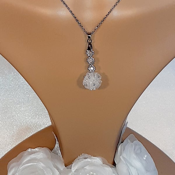 Pendant – Daisy Ball