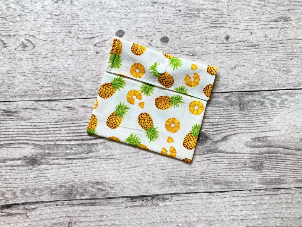 Discreet cotton fabric sanitary pouch. Pineapples.